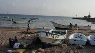At least 45 people dead as two migrant boats sink off Djibouti, scores still missing