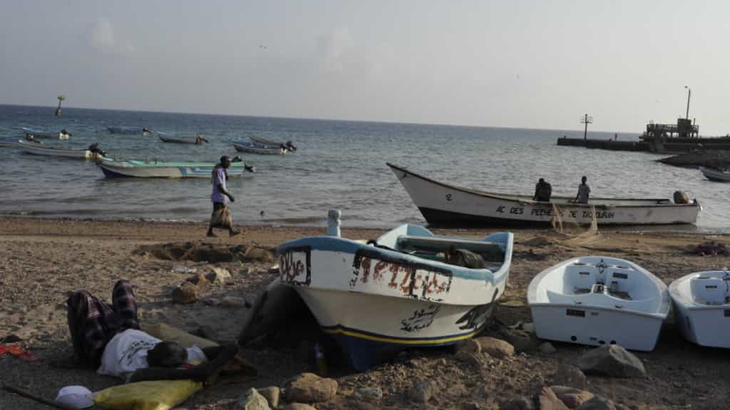At least 45 people dead as two migrant boats sink off Djibouti, scores still missing