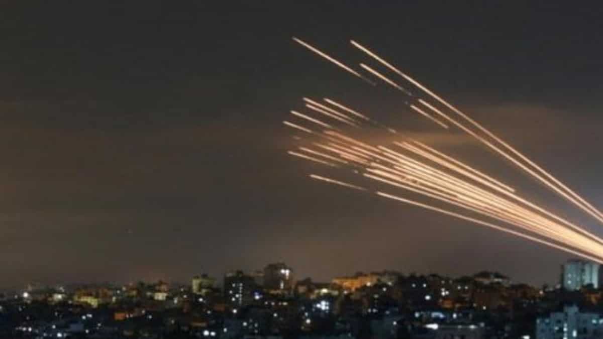 Cockpit footage captures Iranian missiles flying over Israel amid escalating tensions Cockpit footage captures Iranian missiles flying over Israel amid escalating tensions