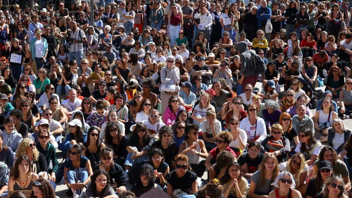 France mass rape case: Hundreds join silent march in support of Gisele Pelicot