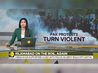 Pakistan: 80 police personnel injured in clashes with PTI supporters