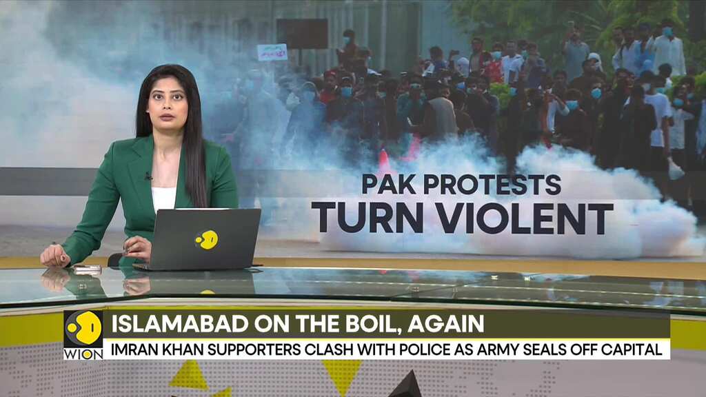 Pakistan: 80 police personnel injured in clashes with PTI supporters