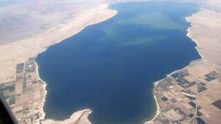 A giant lake has treasure worth $540 billion hidden in its bed in California. Can it be extracted?