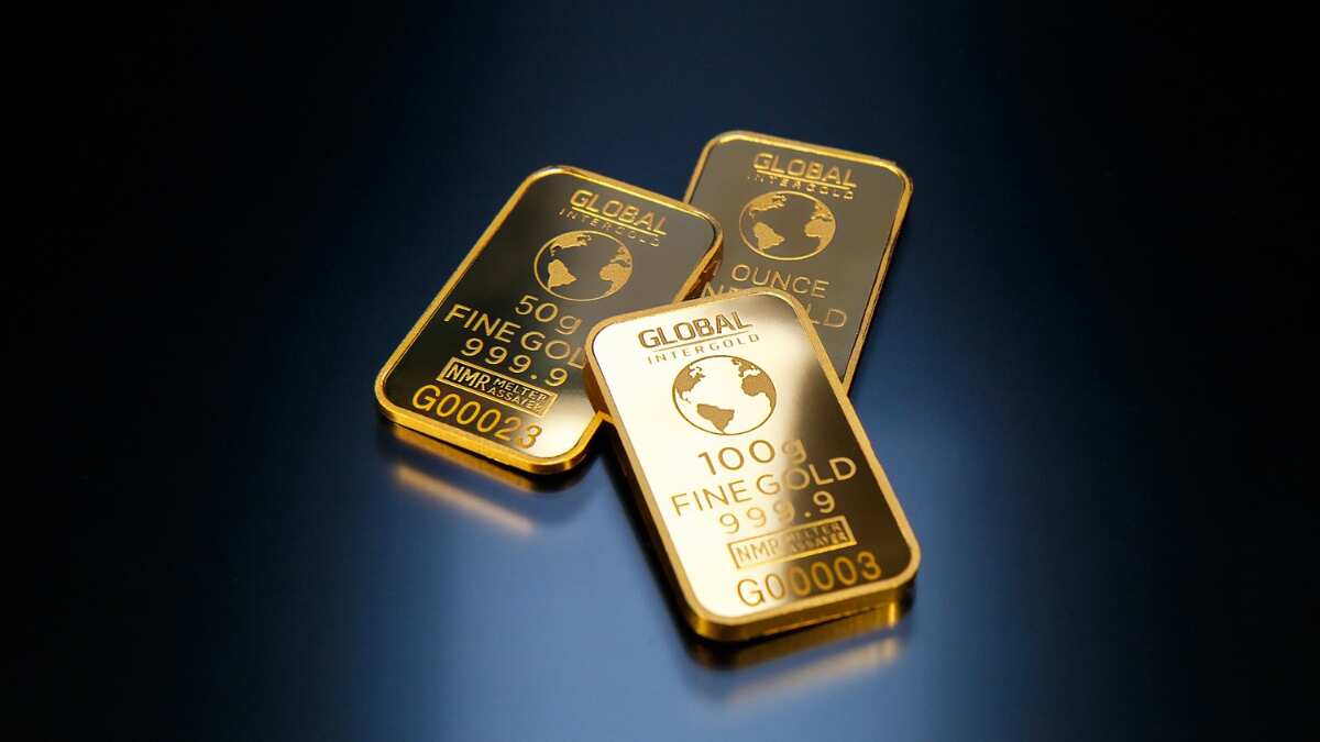 Gold inches lower as US jobs data cements bets for smaller rate cut Gold inches lower as US jobs data cements bets for smaller rate cut