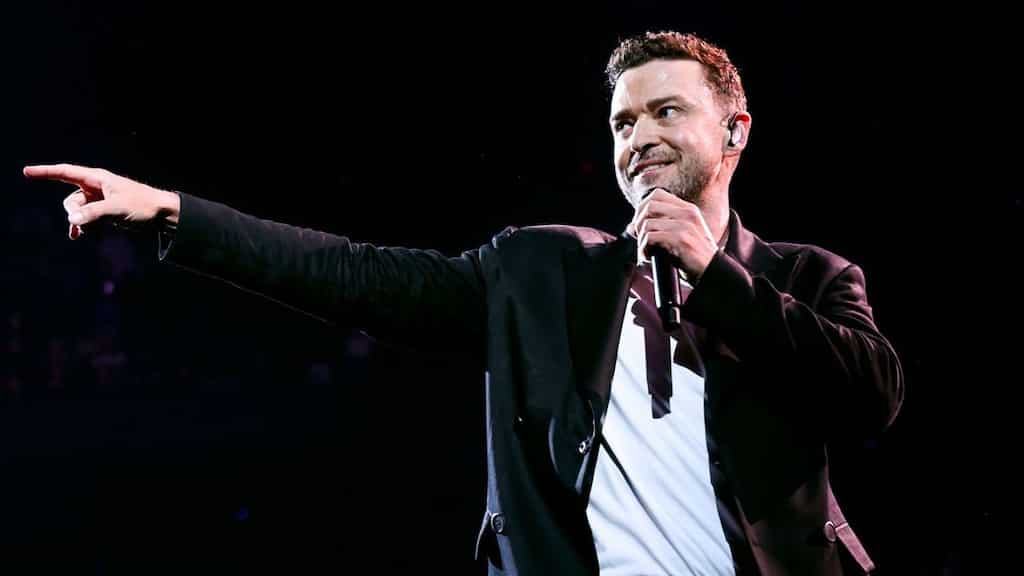 Justin Timberlake stops NYC show to help a fan propose to his girlfriend