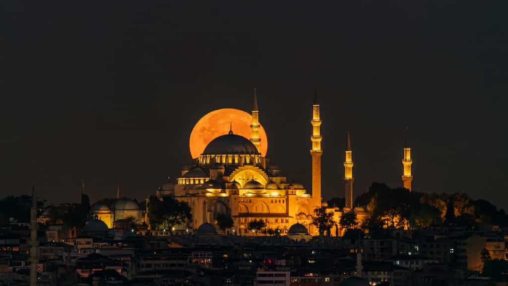 Hunter's Moon, biggest supermoon of 2024, is coming in October. Details inside