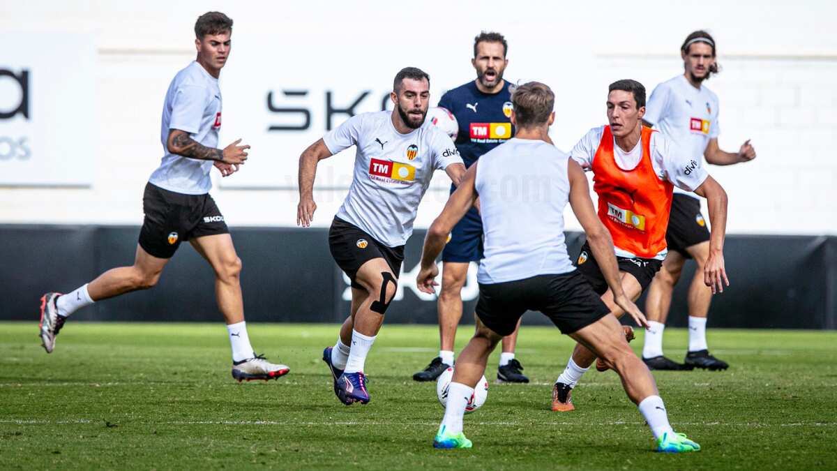 Spanish couple under probe in Singapore for protesting against LaLiga club Valencia's owner Spanish couple under probe in Singapore for protesting against LaLiga club Valencia's owner