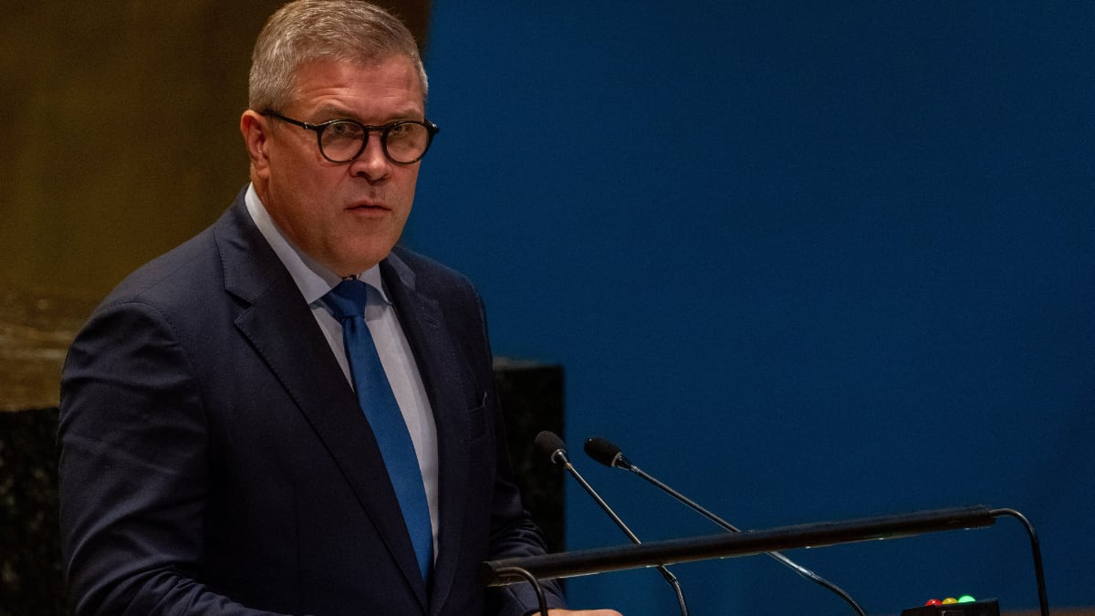 Iceland PM Benediktsson dissolves parliament, calls for elections on November 30