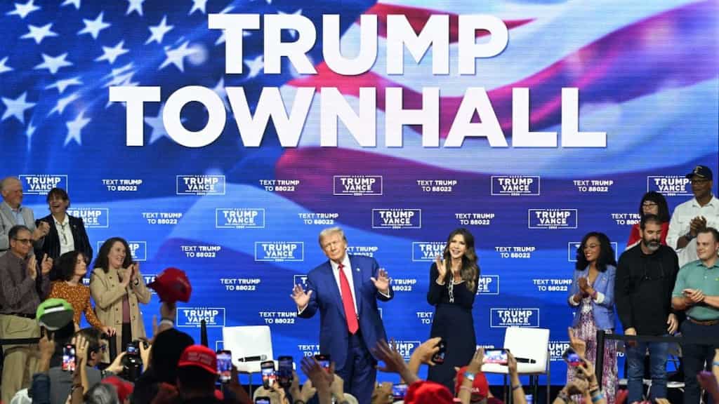 Trump’s Pennsylvania Town Hall turns into a “music fest” after two medical emergencies