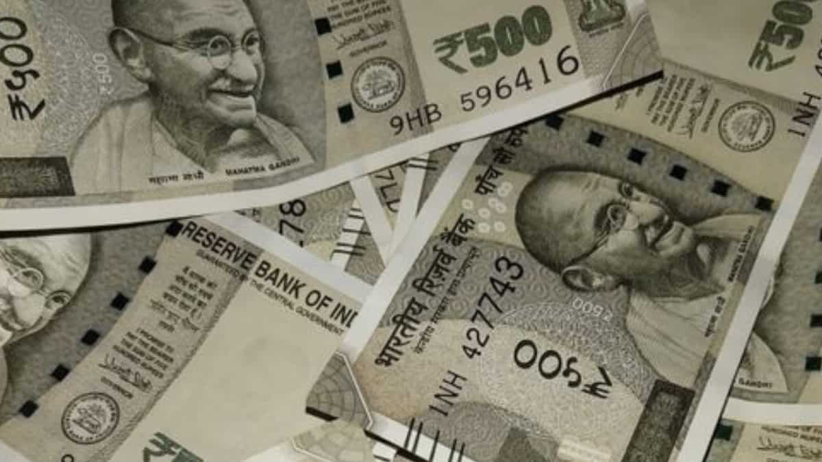 Diwali bonanza: Govt announces 3 per cent hike in DA for central govt employees Diwali bonanza: Govt announces 3 per cent hike in DA for central govt employees