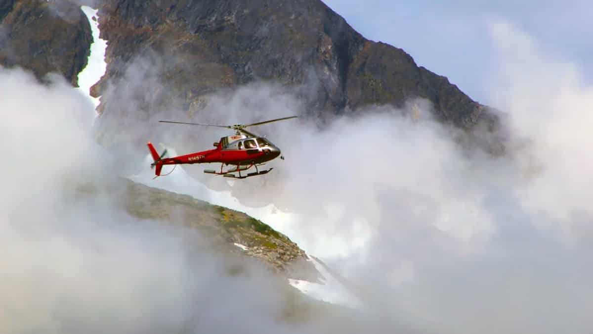 Helicopter carrying CEC Rajiv Kumar makes emergency landing in India's Uttarakhand Helicopter carrying CEC Rajiv Kumar makes emergency landing in India's Uttarakhand