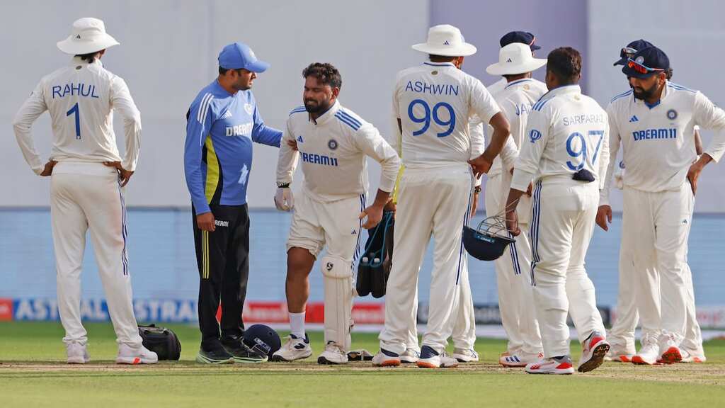 IND vs NZ: Rishabh Pant limps off with knee injury, mounts pressure on Team India ahead of Australia tour