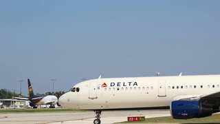 Delta flight attendant forces woman to change T-shirt because it was 'threatening'