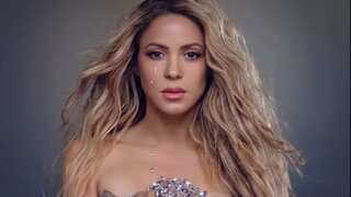 Shakira forced to postpone North American tour due to overwhelming demand; switches from arenas to stadiums