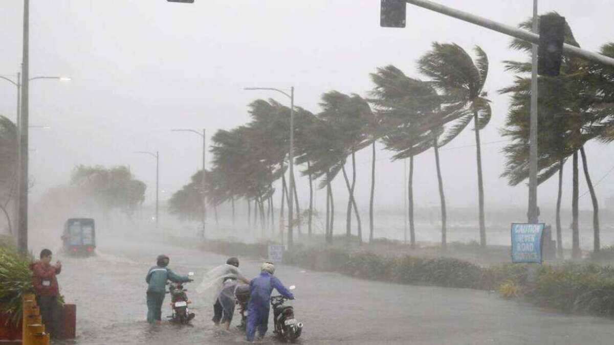 Cyclone Dana: Heavy rains expected, flood alerts issued across Tamil Nadu Cyclone Dana: Heavy rains expected, flood alerts issued across Tamil Nadu