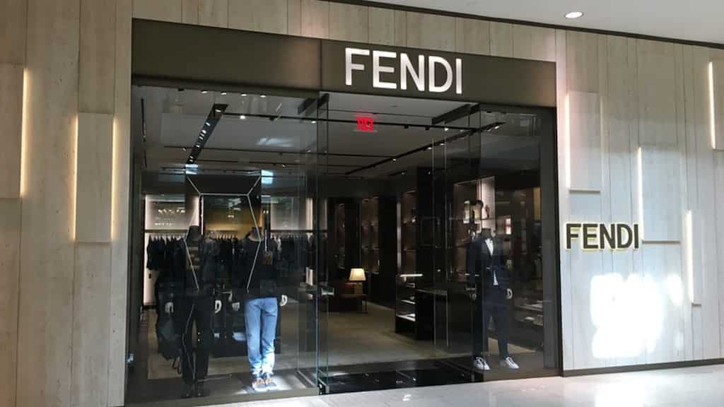 Luxury store staff kneels down and apologises for 'rude' behaviour. 'I did not...'