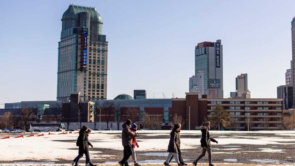 Canada to reduce immigrants in the country, government source says 