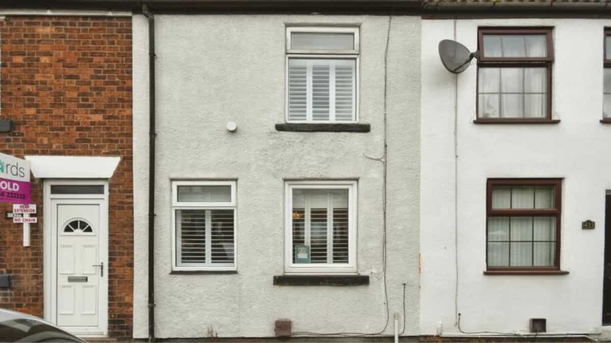 This UK house with no front door is up for sale. Any takers? This UK house with no front door is up for sale. Any takers?