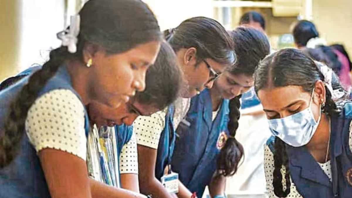 India: 30 students hospitalised after suspected gas leak at Tiruvottiyur school in Chennai India: 30 students hospitalised after suspected gas leak at Tiruvottiyur school in Chennai