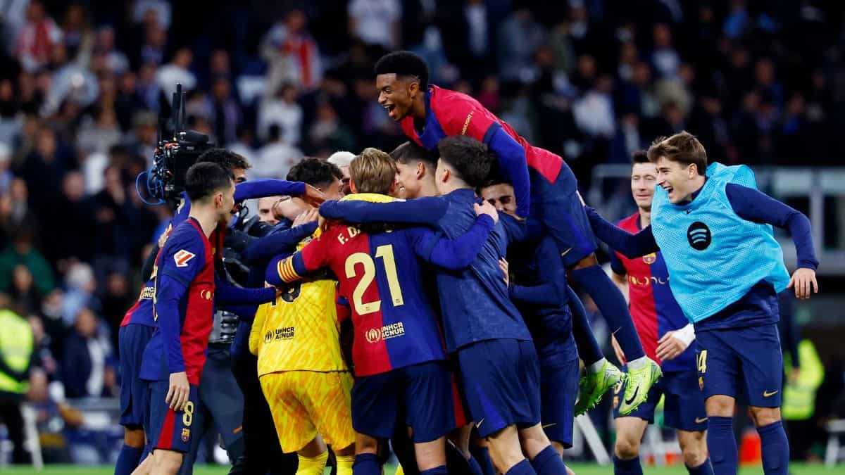 El Clasico - Robert Lewandowski hits brace as Barcelona rout Real Madrid at Bernabeu