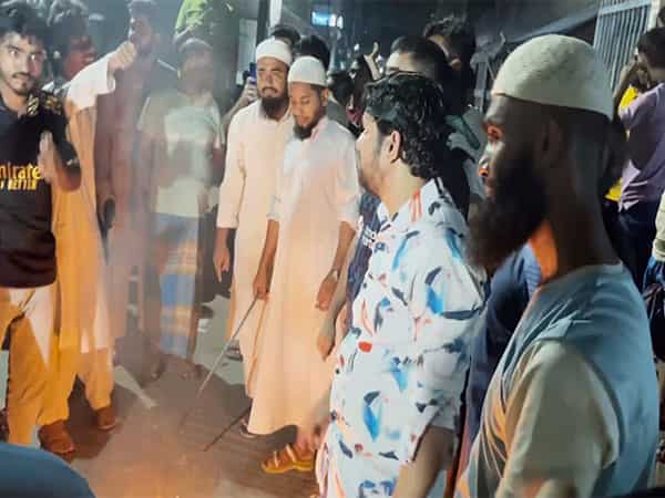 Bangladesh: Protesters torch Jatiya Party office in Dhaka amid anti-Hasina protests
