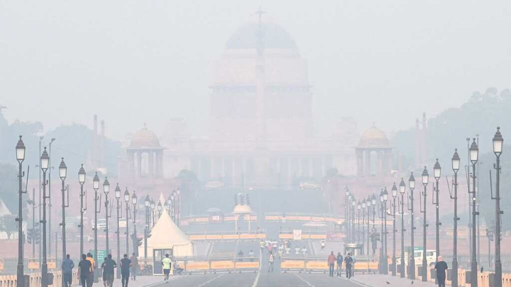 Delhi AQI crosses 500 mark, PM2.5 level 65 times over WHO prescribed limit