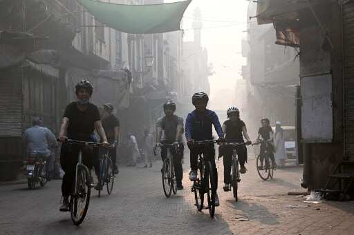 Record-breaking pollution forces Lahore to shut down primary schools for a week