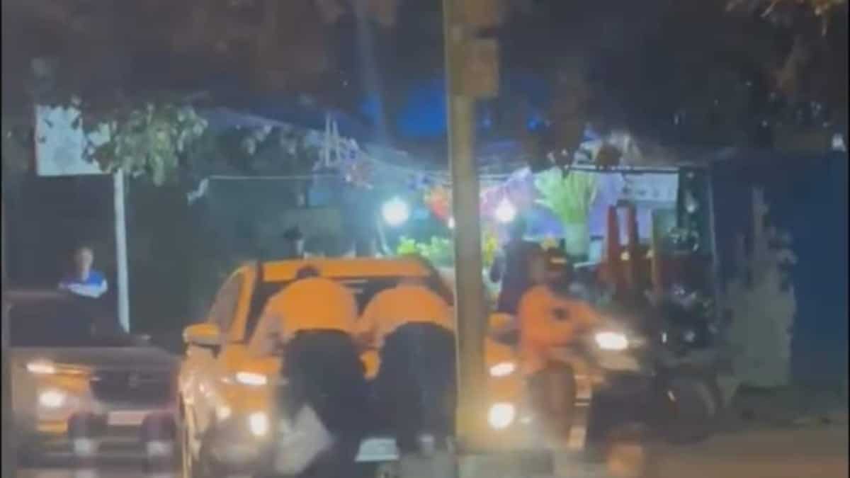 Watch: Car jumps signal, drags two traffic policemen on bonnet for 20 metres