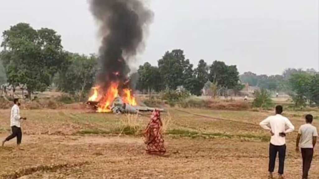 MiG-29 fighter jet crashes near Agra, pilot ejects to safety; probe ordered