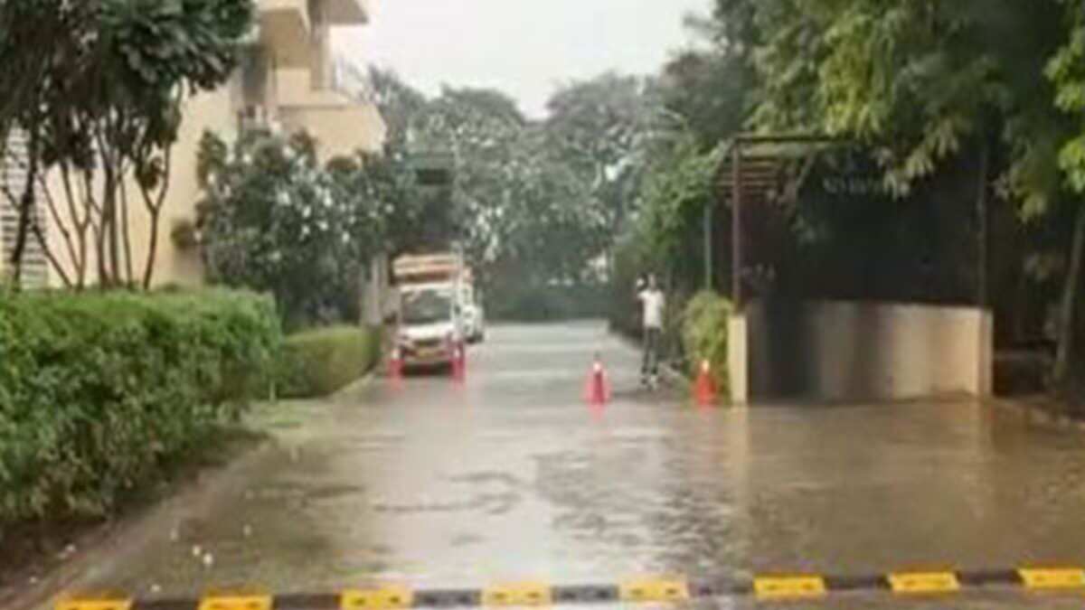 India: Gurugram’s housing society conducts ‘artificial rain’ to combat pollution as AQI exceeds 400 India: Gurugram’s housing society conducts ‘artificial rain’ to combat pollution as AQI exceeds 400