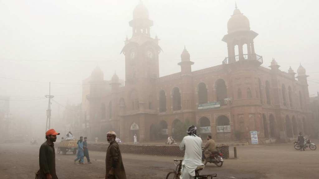 Multan’s AQI remains at 1900 as thick smog blankets Pakistan