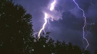 Australia smacked by a staggering 1.1 million lightning strikes in one day