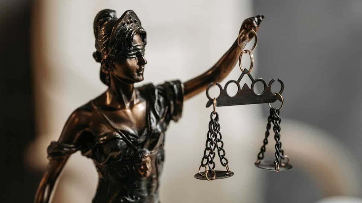 Victorian man tricks wife to leave Australia, jailed for exit trafficking