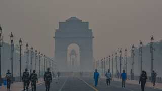 Delhi pollution: Thick smog causes low visibility in Delhi-NCR, AQI crosses 350-mark