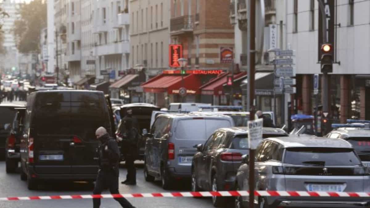 Hostage crisis near Paris resolved after police detain knife-wielding man Hostage crisis near Paris resolved after police detain knife-wielding man