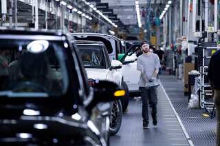 EV industry leaders warn Trump against dismantling vehicle tax credit program