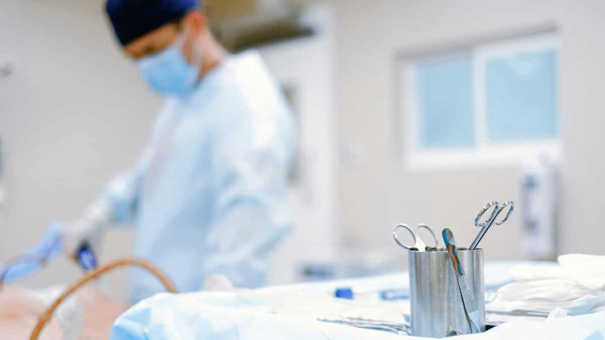Woman loses heartbeat for 45 minutes after delivering triplets due to a rare occurrence