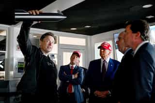 Elon Musk and Donald Trump - Is the honeymoon over already? Body language changes raise eyebrows