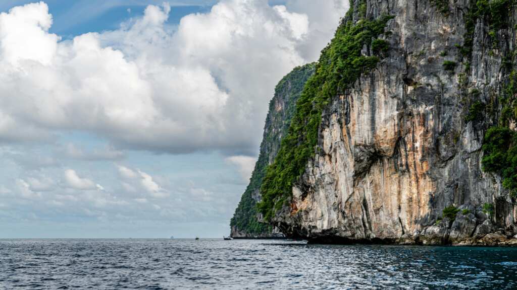 Death of an ocean 180 million years ago created a hole in the Indian Ocean