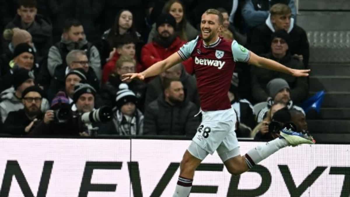 Premier League: West Ham stun Newcastle to ease pressure on Julen Lopetegui