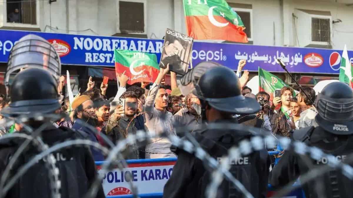 Pakistan violence: 6 security personnel killed, dozens injured as PTI protesters enter Islamabad Pakistan violence: 6 security personnel killed, dozens injured as PTI protesters enter Islamabad