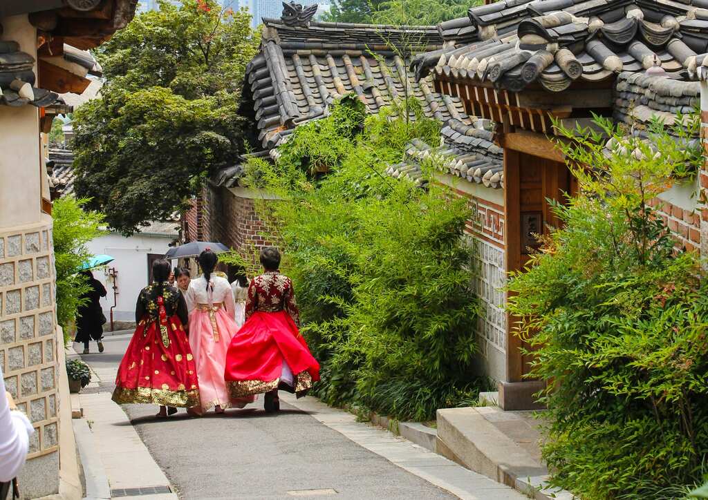 South Korea: Women-only university students oppose adding male students, other campuses join stir