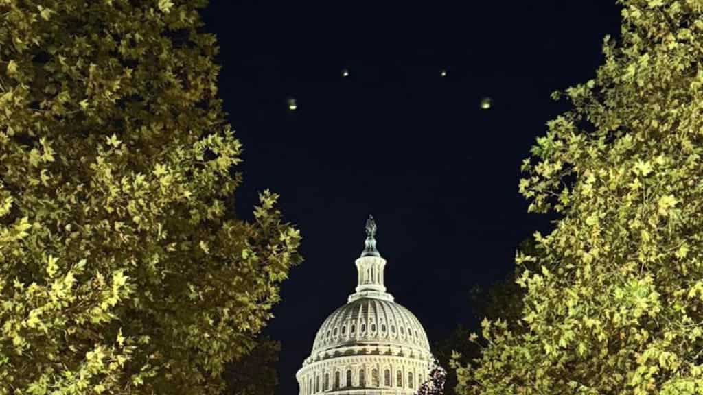 Watch: People panic after spotting mysterious lights from 'UFO' over Capitol Hill