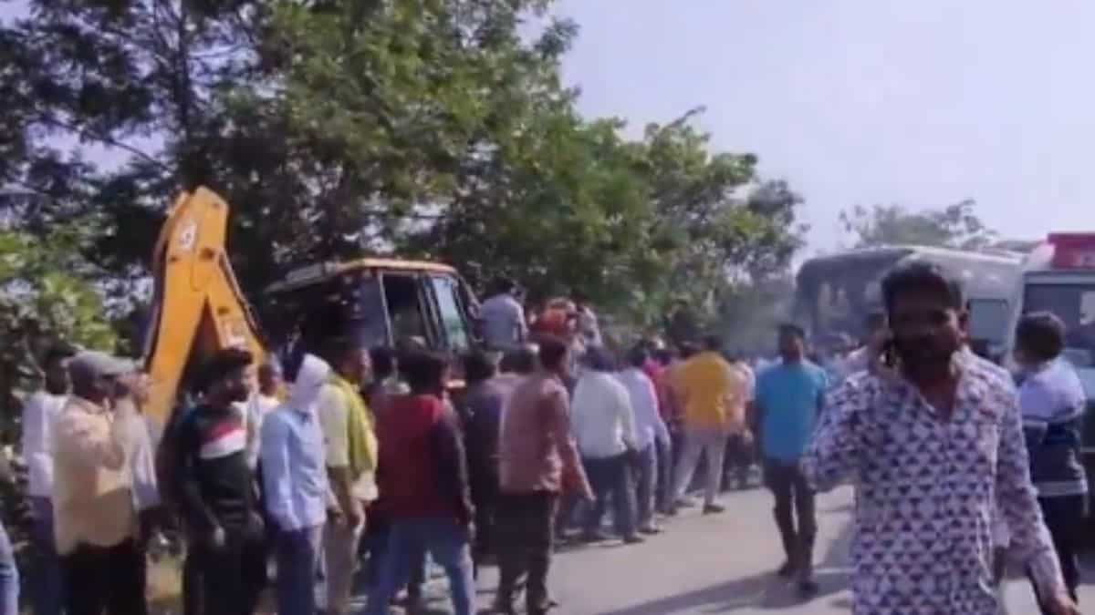 India: 10 killed, 25 injured after bus overturns in Maharashtra's Gondia district