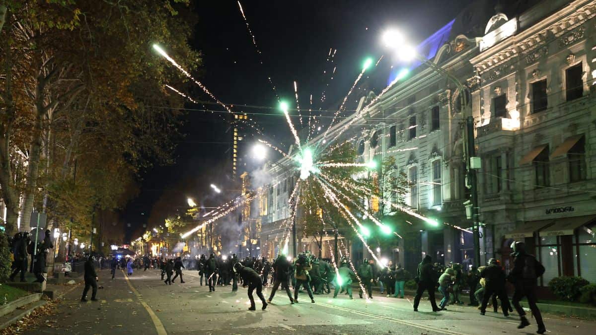 Georgia: Dozens arrested as pro-EU protesters clash with police