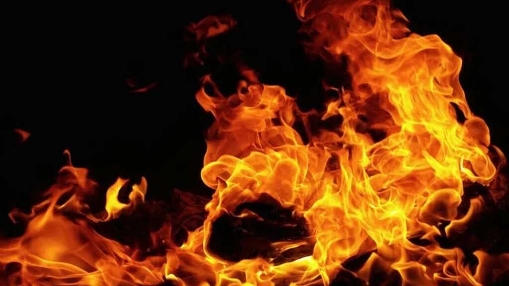 India: Over 200 vehicles burnt in Varanasi railway station fire