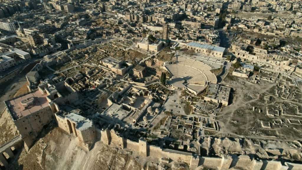 Russia launches first strike on Aleppo since 2016 after Jihadist rebels overtake Syrian city