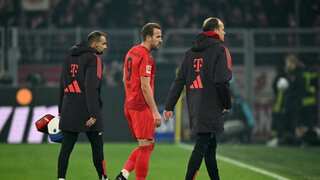 Bundesliga: Harry Kane limps off in Bayern Munich’s draw against Borussia Dortmund