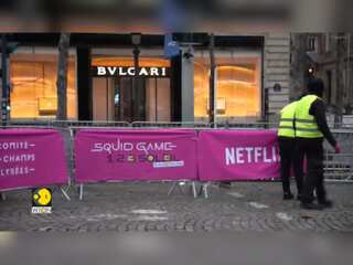 'Squid Game' Fans Play Red Light Green Light Game