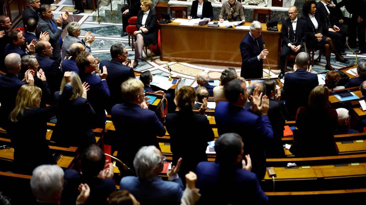 French government risks falling in no-confidence vote